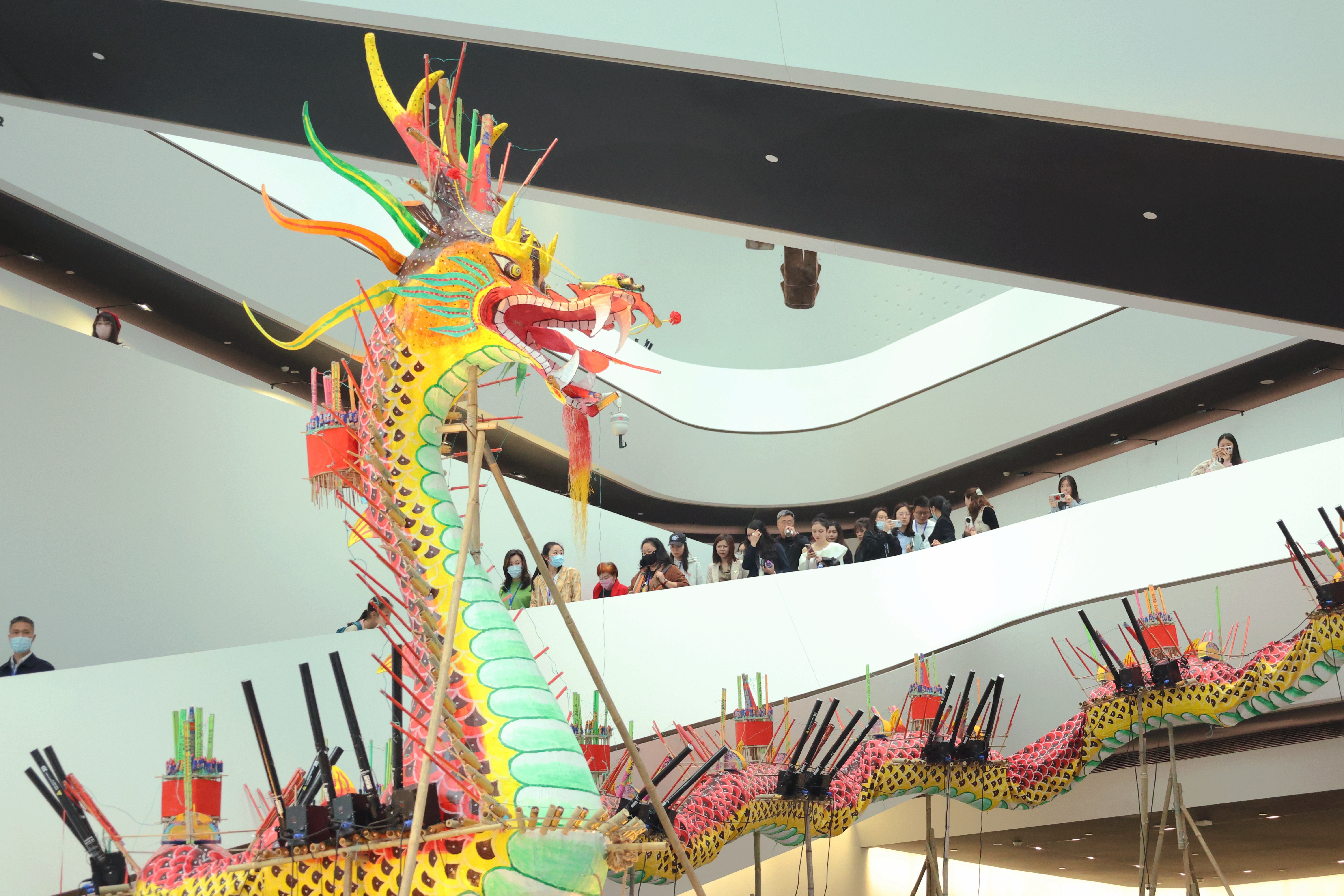 跨界艺术展“花彩绽放”在金湾艺术中心开幕