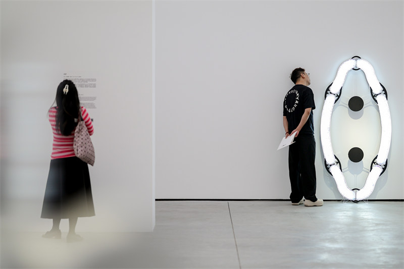 人民艺术 |  798CUBE金允哲个展《两极椭圆：情动的粒子及玄秘的流溢》正式开幕