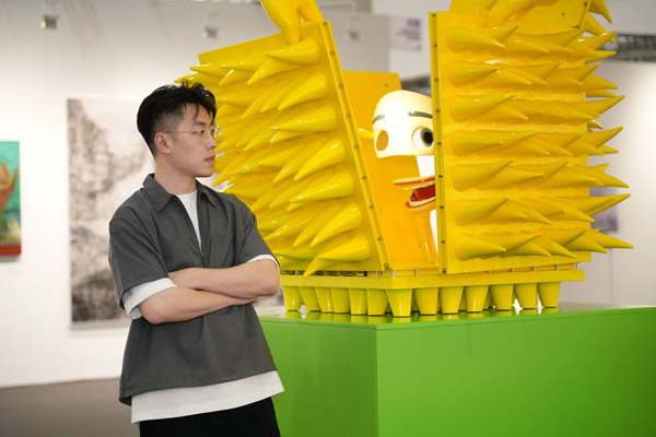 人民艺术 |  白帆全新装置《潘多拉的新皮肤与暗影》亮相北京当代·艺术博览会2025