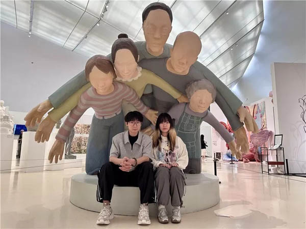 人民艺术 |  央美王健烨毕业创作《锐角》：爱与被爱的悖论