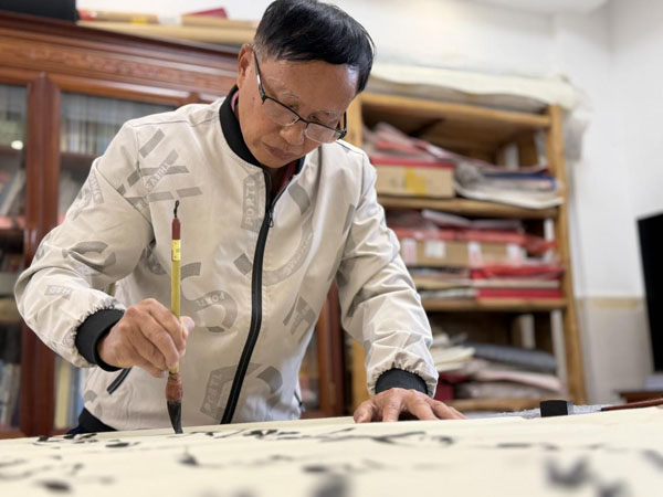 人民艺术 |  刚柔相济 文墨相兼——郑伟光书法赏析