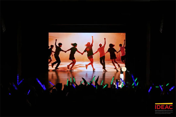 人民艺术 |  百舸争流新课标，乘风破浪教改潮丨2025IDEA/IDEAC大会开幕 