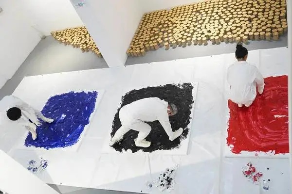 人民艺术 |  为什么说人人都是“爬行动物”？杨烨炘个展在上海M50开幕