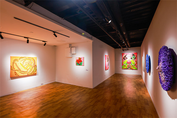 人民艺术 |  大唐芙蓉园·瞬间美术馆“诗境·物象——新锐青年艺术家当代艺术展”开幕暨《龙腾·马跃》艺术装置花船启航 