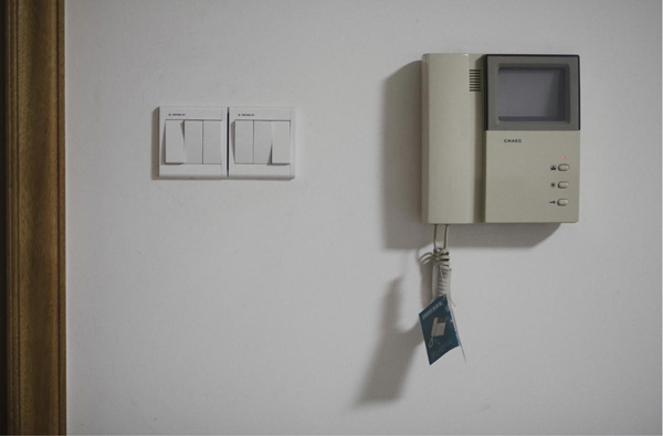 人民艺术 |  可触摸的界面诗学——张潇艺术实践中的距离、触碰与再练习 