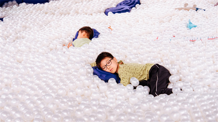 人民艺术 |  从个体到公共，新绎美术馆2026春季展览开启多重艺术现场 