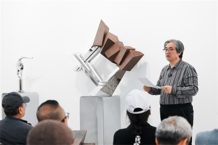 人民艺术 |  “文脉·空间·场域”胥建国公共艺术展暨学术研讨会在成都开幕 