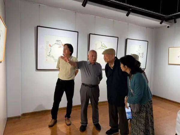 人民艺术 | 61幅作品呈现艺术求索“不尽清香淡淡来——曾景祥写意花鸟画展”湘潭开展 