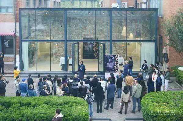 人民艺术 | 「宝相穆泉——穆泉摄影作品回顾展」于北京798开幕 